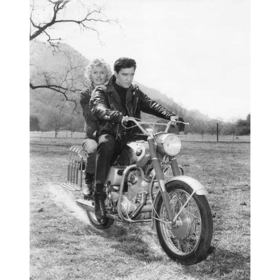 Barbara Stanwyck y Elvis Presley