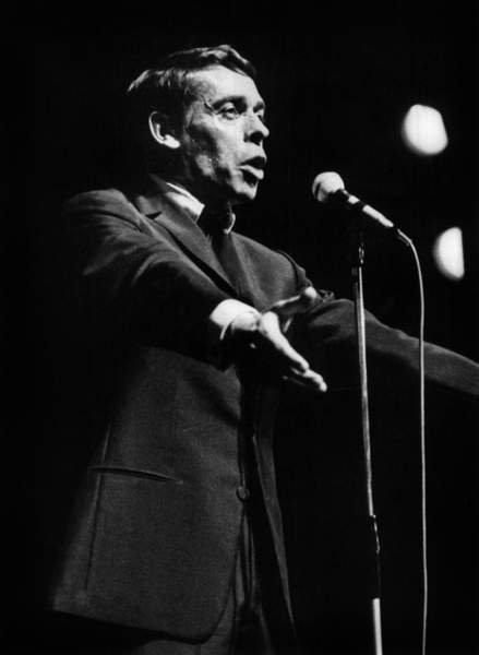 Jacques Brel en el escenario del Olympia de París el 7 de octubre de 1966