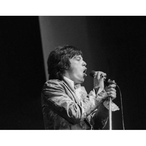 El cantante británico de los Rolling Stones, Mick Jagger, en el escenario del Olympia de París el 12 de abril de 1967.