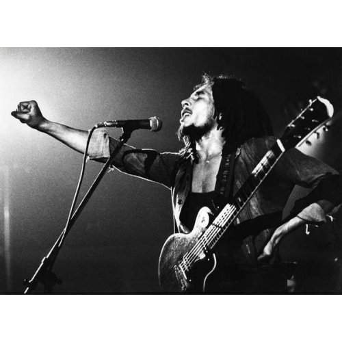 Bob Marley durante un espectáculo, Holanda 1977-1981. Actitud típica de Bob Marley.