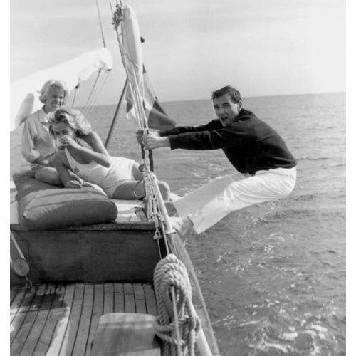 Charles Aznavour, Nicole Berger y Elga Andersen en el Festival de Cine de Cannes el 8 de mayo de 1959