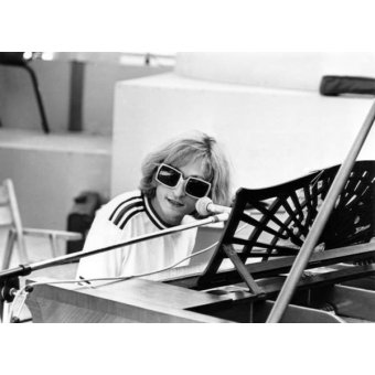 Comprar cuadro de Michel Polnareff tocando el piano en la Riviera francesa en 1966