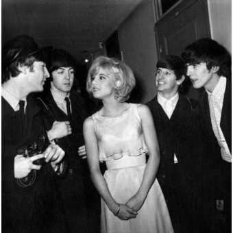 Comprar cuadro La cantante francesa Sylvie Vartan con los Beatles en Olympia, París, 16 de enero de 1964