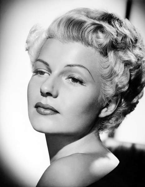 Rita Hayworth. La dama de Shanghai 1948 Dirigida por Orson Welles