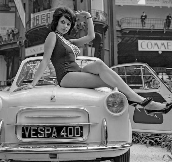 Lydiane Huet, "Miss Automobile" en el Motor Show