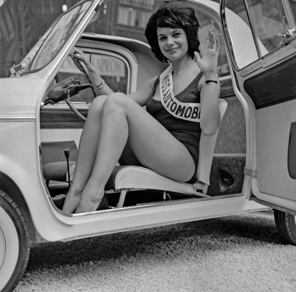 Lydiane Huet, "Miss Automobile" en el Motor Show