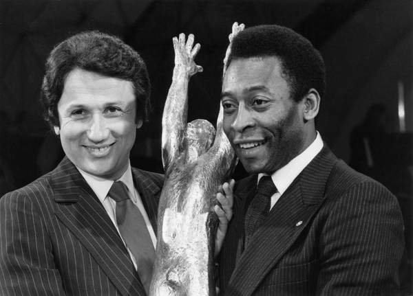Michel Ducker y Pelé en la emisión de estrellas de junio de 1981