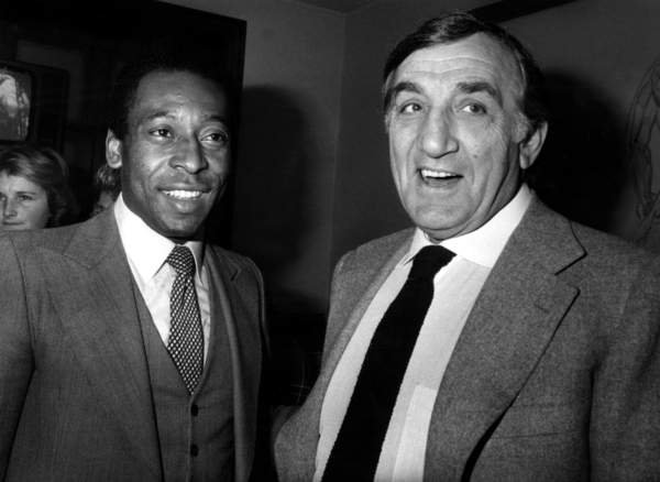 Lino Ventura con el futbolista Pelé en 1981