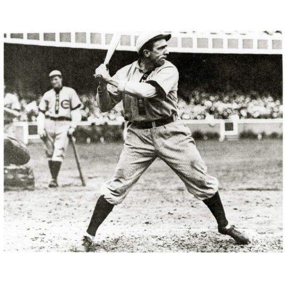 Joe Tinker de los Cachorros de Chicago en acción durante 1906