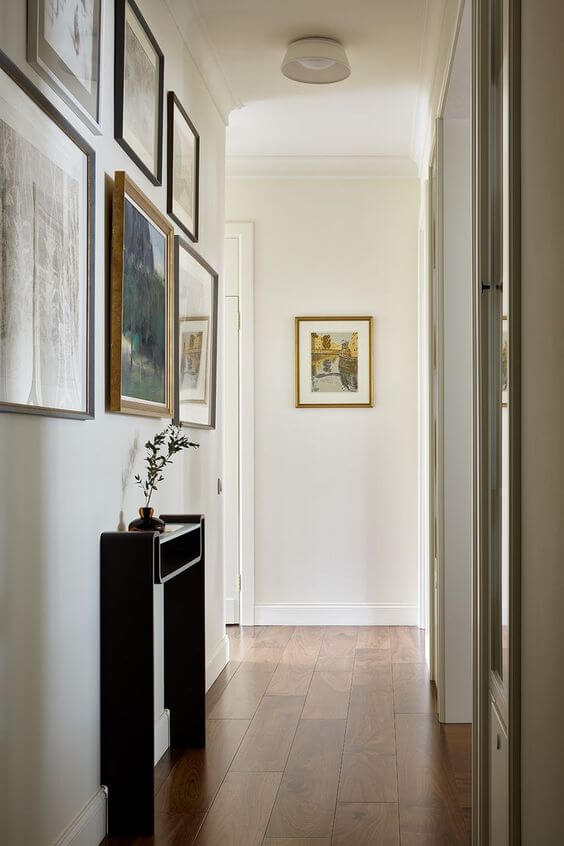 Decoración con cuadros asimétricos